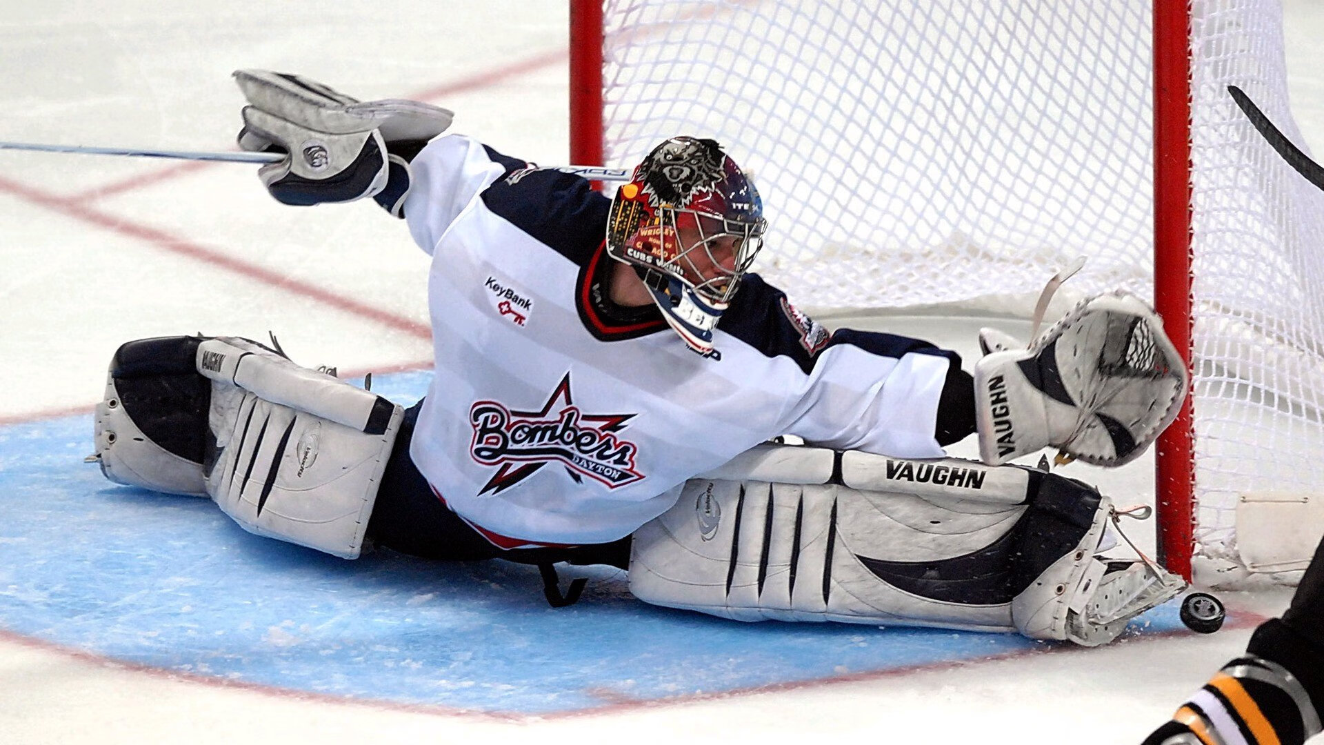 “漂移艺术：弯道飞旋的极致表现”，弯道漂移为什么要打反方向